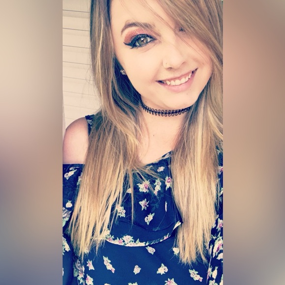 Meet your Posher, Kayla - Picture 2 of 12